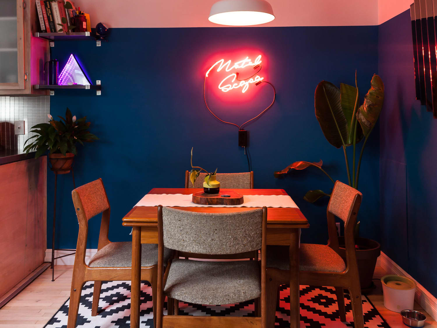 Neon sign dining room outlet